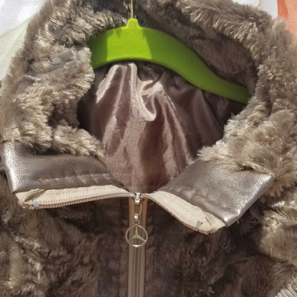 ✧Furry Vest✧ - Picture 7 of 7